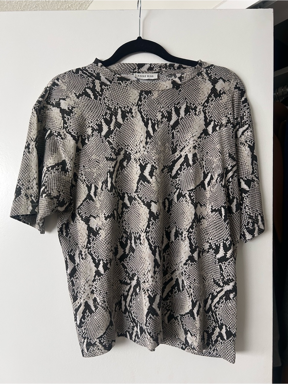 Anine Bing Black & Cream Snake-Print Tee